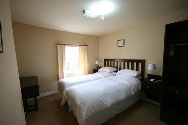 The Rose And Crown Hotel ฮัดเดอร์สฟิลด์ ภายนอก รูปภาพ
